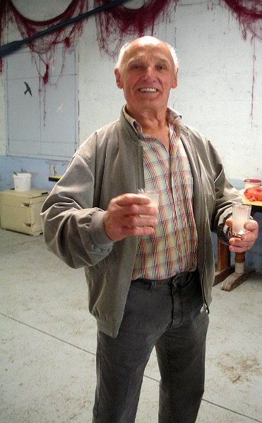 2012-06-27 19 Probleme pour Robert-Manque une main pour les amuse-gueules.JPG